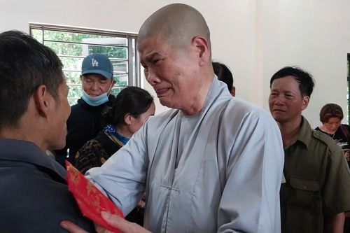 Lào Cai: Ni trưởng Thích nữ Tâm Nguyệt chia sẻ mất mát đau thương với người dân Làng Nủ