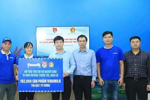 Vinamilk kịp thời hỗ trợ 550.000 sản phẩm thiết yếu cho người dân vùng bão lũ