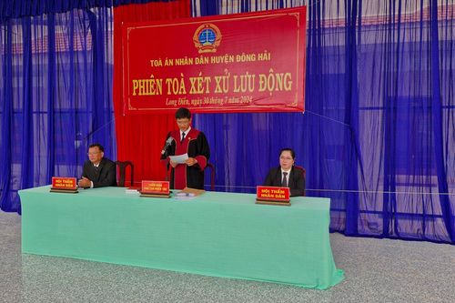 Vị Thẩm phán trẻ 'say nghề'