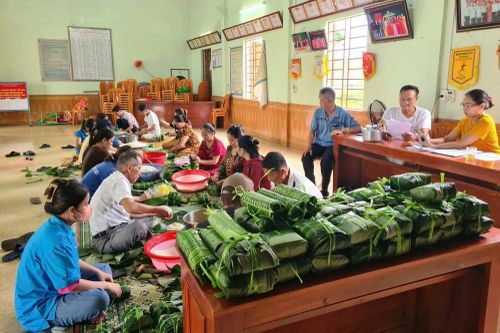 Những tấm bánh chưng gói trọn nghĩa tình