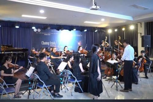 Từ phản ánh của Báo CAND, hơn 100 cán bộ, giảng viên và nhân viên Học viện âm nhạc Huế đã nhận được lương