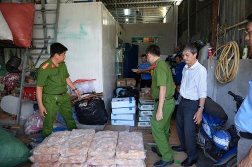 Bình Thuận: Phát hiện hơn 1,4 tấn thực phẩm không rõ nguồn gốc xuất xứ