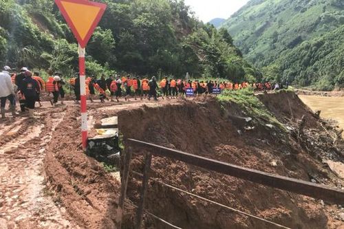 Hàng trăm CBCS Công an tham gia tìm kiếm cứu hộ, cứu nạn tại Bản Cái