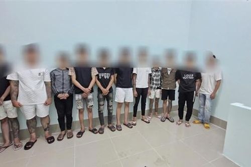 Ngăn chặn hai cha con cầm đầu nhóm đối tượng mang hung khí 'huyết chiến'