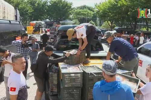 'Chuyến xe nghĩa tình' chở hàng từ Đà Nẵng ra Bắc