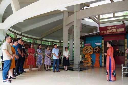 Trọn lòng yêu kính Bác