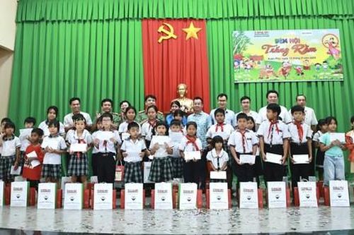 Mang hơn 300 phần quà Trung thu đến với các em thiếu nhi tỉnh Đồng Nai