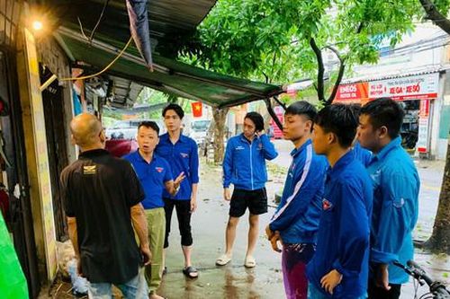Tuổi trẻ quận Hoàng Mai tình nguyện ứng phó với bão lũ