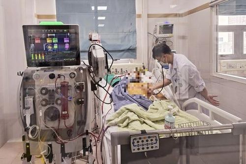 Nỗ lực cứu chữa các nạn nhân trong vụ lũ quét tại thôn Làng Nủ