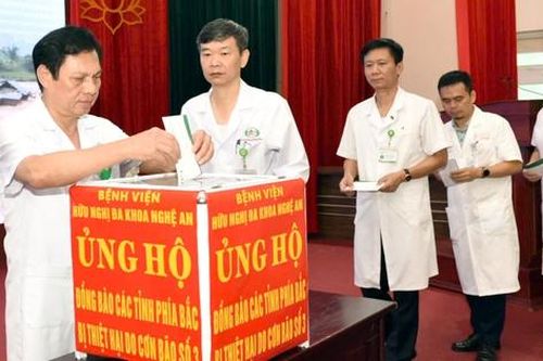 Bệnh viện Hữu nghị đa khoa Nghệ An ủng hộ hơn 500 triệu đồng cho đồng bào khắc phục hậu quả cơn bão số 3