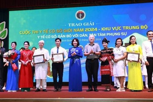 Cán bộ y tế cơ sở - Chiến sĩ tuyến đầu, gắn bó với dân, tận tâm phụng sự