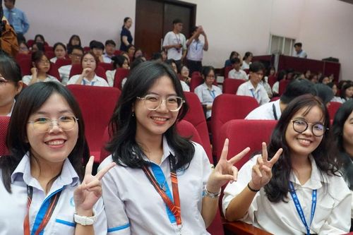 Đa dạng hóa các nguồn thu ngoài học phí