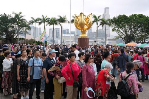 Khách Trung Quốc bị đe dọa vì không chịu mua sắm ở Hong Kong