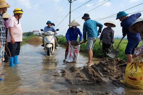 Huyện Chương Mỹ: Nước sông Bùi rút chậm, nhiều khu vực vẫn ngập sâu