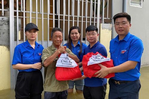 Tuổi trẻ CCQ TP Hà Nội chung tay khắc phục hậu quả sau bão số 3