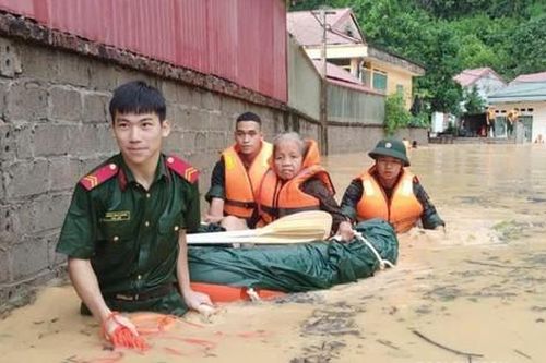 Động viên, khích lệ các tập thể, cá nhân trong phòng, chống, khắc phục hậu quả bão, lụt