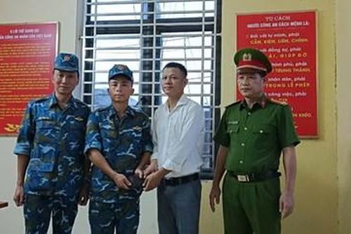 Thiếu tá QNCN Trần Văn Tiến 3 lần nhặt được của rơi trả người đánh mất