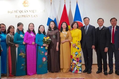Tạo môi trường gắn kết chặt chẽ cộng đồng người Việt tại Phần Lan với quê hương