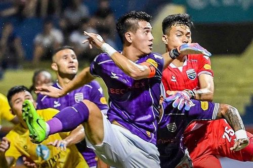 Vòng 1 V-League 2024-2025: Sân Thanh Hóa mất điện, Tiến Linh mang 3 điểm về cho B.Bình Dương
