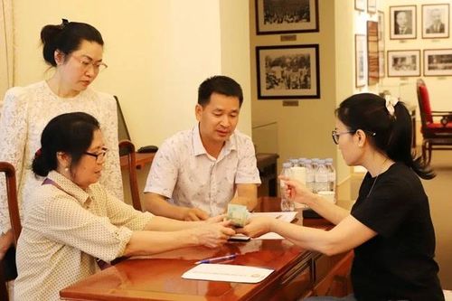Tiền ủng hộ qua Ban Vận động cứu trợ Trung ương đã vượt 1.000 tỷ đồng