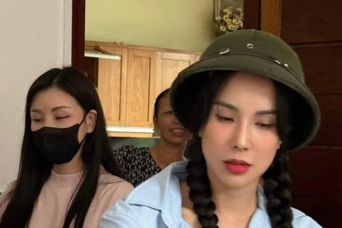 Phản ứng'10 điểm 0 có nhưng' của Diệp Lâm Anh khi bị soi trang phục cứu trợ