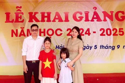 Hai học sinh ở Hải Dương đập lợn đất ủng hộ người dân vùng lũ