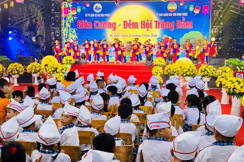 Đêm hội trăng rằm trên biên giới Bình Phước