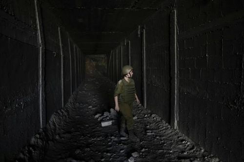 Quân đội Israel cho phóng viên xem đường hầm ở phía nam Gaza