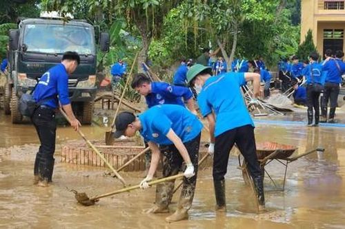Thanh niên tình nguyện đất Tổ ra quân hỗ trợ khắc phục sau bão