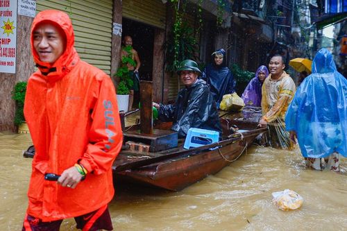 Thủ tướng yêu cầu xử nghiêm, công khai việc lợi dụng thiên tai thu lời bất chính