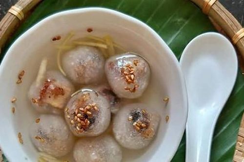 Món chè lạ kỳ ăn cùng thịt ở Huế