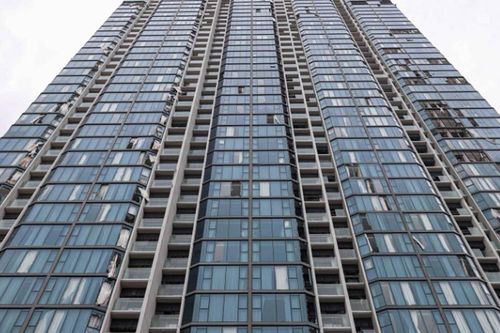 Lý do kính cao ốc đổ sập trong mưa bão; sửa chữa tòa nhà cao nhất Hạ Long