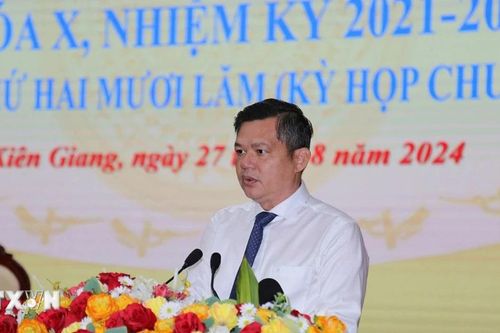 Phê chuẩn kết quả bầu, miễn nhiệm chức vụ Phó Chủ tịch UBND hai tỉnh