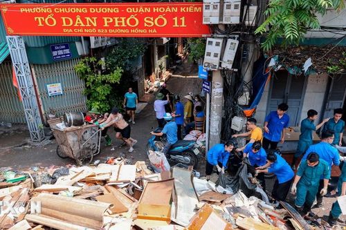 Hà Nội: Phường Chương Dương tổng lực dọn dẹp nhà cửa, đường phố sau khi nước rút