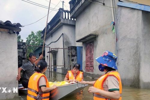 'Bếp ăn 0 đồng' gửi yêu thương đến bà con vùng ngập lụt ở Hà Nam