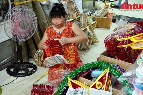 Hơn nửa thế kỉ gìn giữ ánh sáng của lồng đèn truyền thống