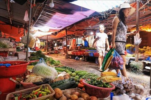 Sau mưa bão, chợ dân sinh Hà Nội vẫn dồi dào hàng hóa, giá cả bình ổn