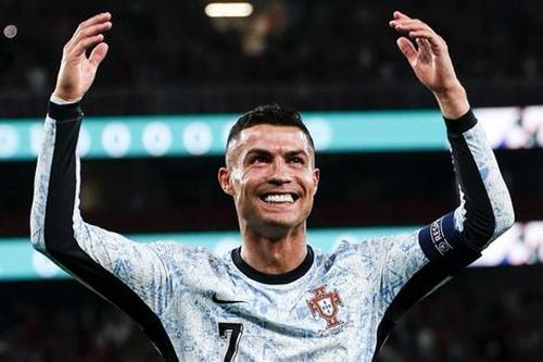 Ronaldo nói gì khi lập kỷ lục khó tin trên mạng?