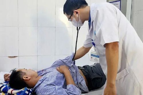 Đi rừng thấy cây nấm 'lạ' liền hái về ăn, 5 người ngộ độc