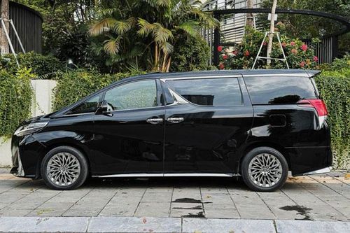 Sử dụng 2 năm, 'chuyên cơ mặt đất' Lexus LM 350 chạy lướt rao bán với giá ngỡ ngàng