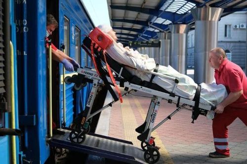 Bên trong 'bệnh viện di động' cứu mạng binh sĩ Ukraine trên tiền tuyến