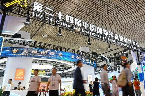 Trung Quốc có lợi thế gì trong cuộc chạy đua AI với với Mỹ?