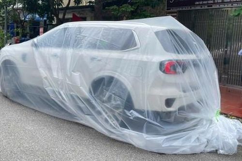 Bọc ô tô bằng nilon để chống lụt có hiệu quả?