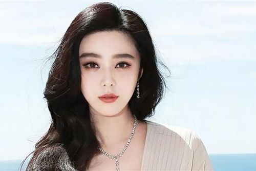 Công thức 'sáng 13, tối 15' giúp Phạm Băng Băng có làn da 'trẻ mãi không già'