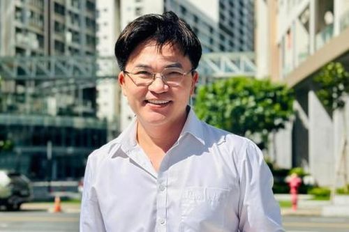 Nam MC 'giàu nhất Việt Nam' bán kim cương cứu trợ bão lũ, số tiền nghe mà choáng