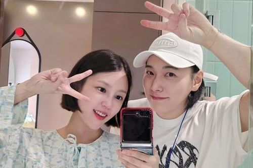 Vợ chồng ca sĩ từng bị khán giả ghét nhất showbiz đón con đầu lòng sau 10 năm kết hôn