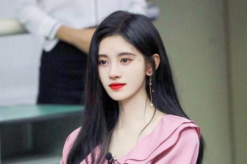 Bí quyết làm đẹp gì khiến Cúc Tịnh Y đẹp như 'tranh vẽ'?