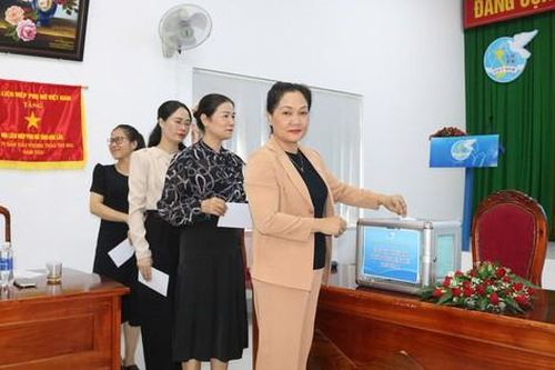 Phụ nữ Đắk Lắk ủng hộ bà con vùng bão lũ với tổng trị giá gần 2,4 tỉ đồng