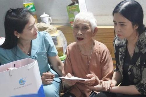 Đoàn công tác TƯ Hội LHPN Việt Nam thăm hỏi, hỗ trợ người dân vùng lũ tại Thái Nguyên