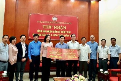 Bộ Công Thương trao 1 tỷ đồng và 1.500 phần quà hỗ trợ Lạng Sơn khắc phục thiên tai